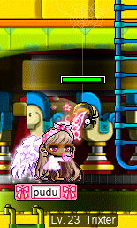 pudu jumping to basic-attack the Trixter with her dagger